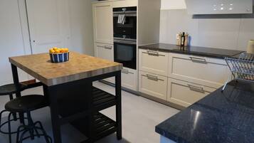 Mikrowelle, Ofen, Geschirrspüler