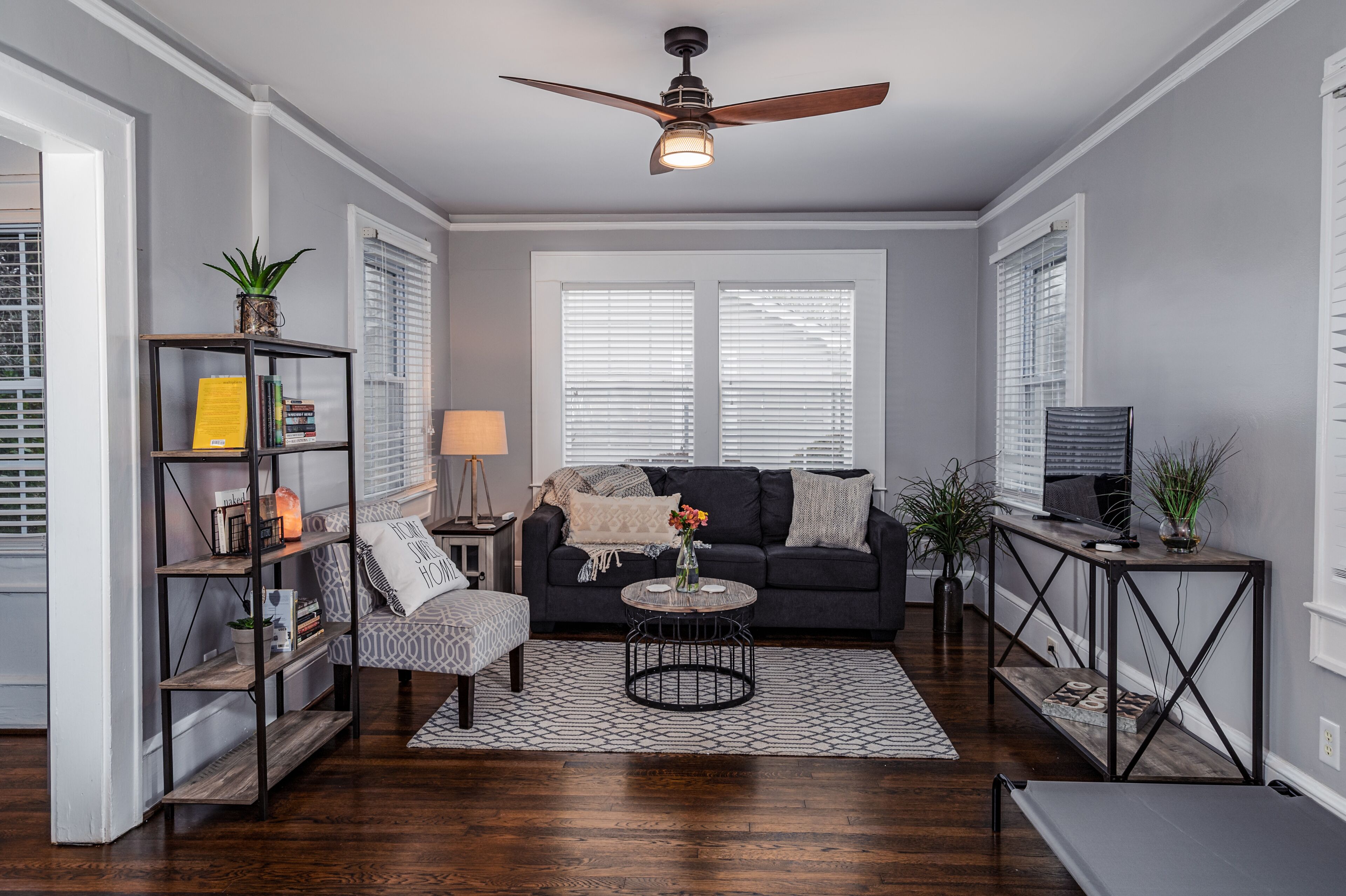 Charming 2BR with Fireplace, Pets, Close to Furman
