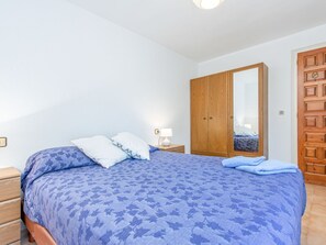 3 bedrooms, iron/ironing board, WiFi