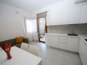 Interior - Cosy apartment for 4 guests with WIFI, A/C, TV, patio and pets allowed (Rosolina)