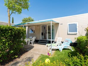 Exterior - Beautiful apartment in villa for 7 guests with WIFI, A/C, pool, TV, patio and pets allowed (Sirmione)