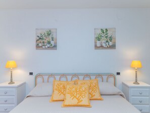 3 bedrooms, iron/ironing board, travel cot - Stunning private villa for 6 guests with A/C, TV, terrace and panoramic view (Arzachena)