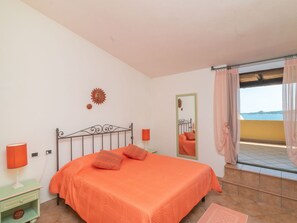 3 bedrooms, iron/ironing board, travel cot - Stunning private villa for 6 guests with A/C, TV, terrace and panoramic view (Arzachena)