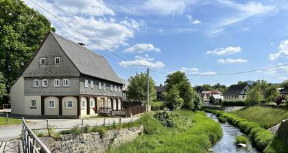 Gemütliche Wohnung für 5 Gäste mit Whirlpool, W-LAN, TV, Innenhof und Haustiere erlaubt