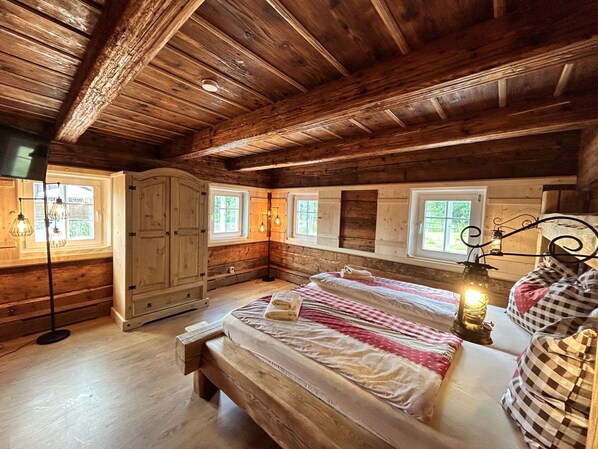 4 Schlafzimmer, Bügeleisen/Bügelbrett, kostenloses WLAN