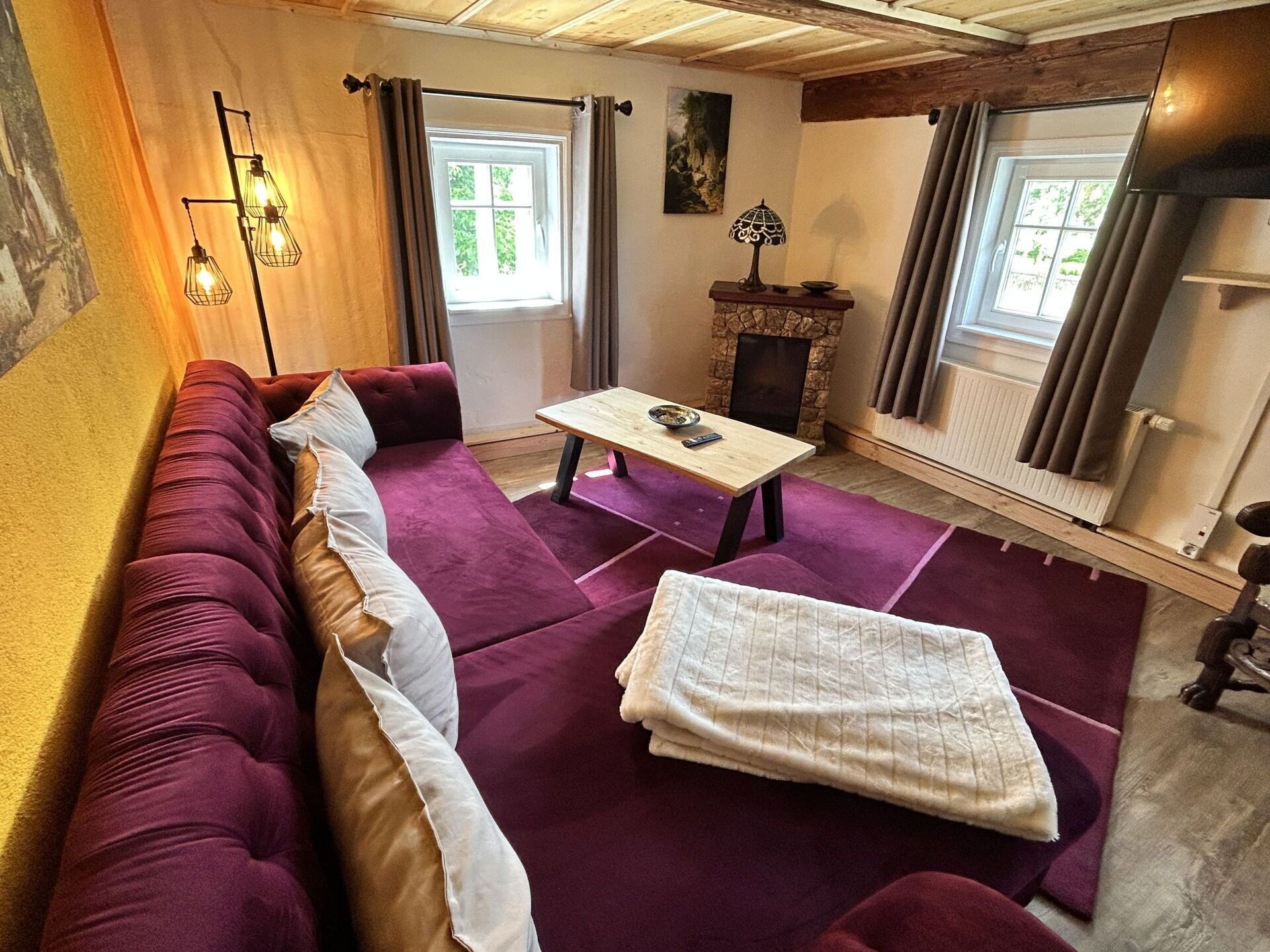 TV, fireplace, DVD player