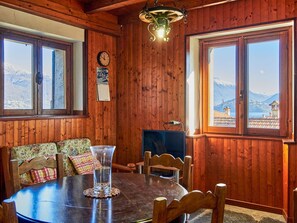 Dining - Beautiful private villa for 2 people with WIFI, TV, terrace and pets allowed (Pianello Del Lario)