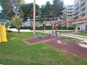 Children’s area - Lovely apartment for 6 people with A/C, WIFI, pool, TV and terrace (Salou)
