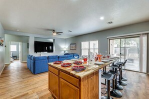 Dining - Mesa Vacation Home - Sleeps 12 - Close to Golf Courses and SO MUCH MORE! (Mesa)