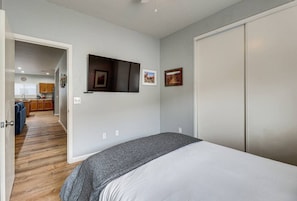 4 habitaciones, tabla de planchar con plancha y cuna de viaje