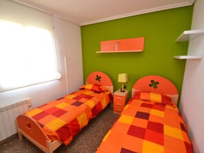 3 bedrooms, iron/ironing board, travel cot, free WiFi