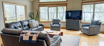 Lac du Lakehouse -  Spacious 3bdrm, 2bath Waterfront home on Wpg River in LDB