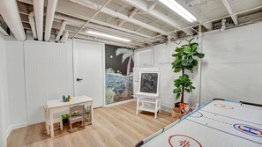 Game room - Pet and kid friendly home in Henrietta (Rochester)