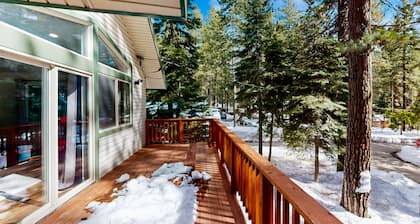 Modern, bright home with great deck - walk to Kings Beach, golf & town
