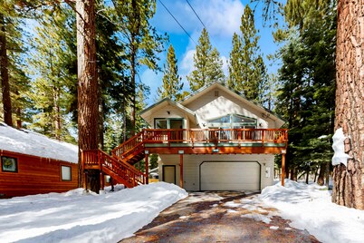 Modern, bright home with great deck - walk to Kings Beach, golf & town