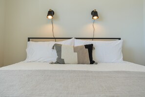 4 habitaciones, tabla de planchar con plancha, wifi y ropa de cama 