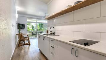 Fridge, microwave, stovetop, toaster