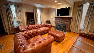 Smart TV, libros y biblioteca musical