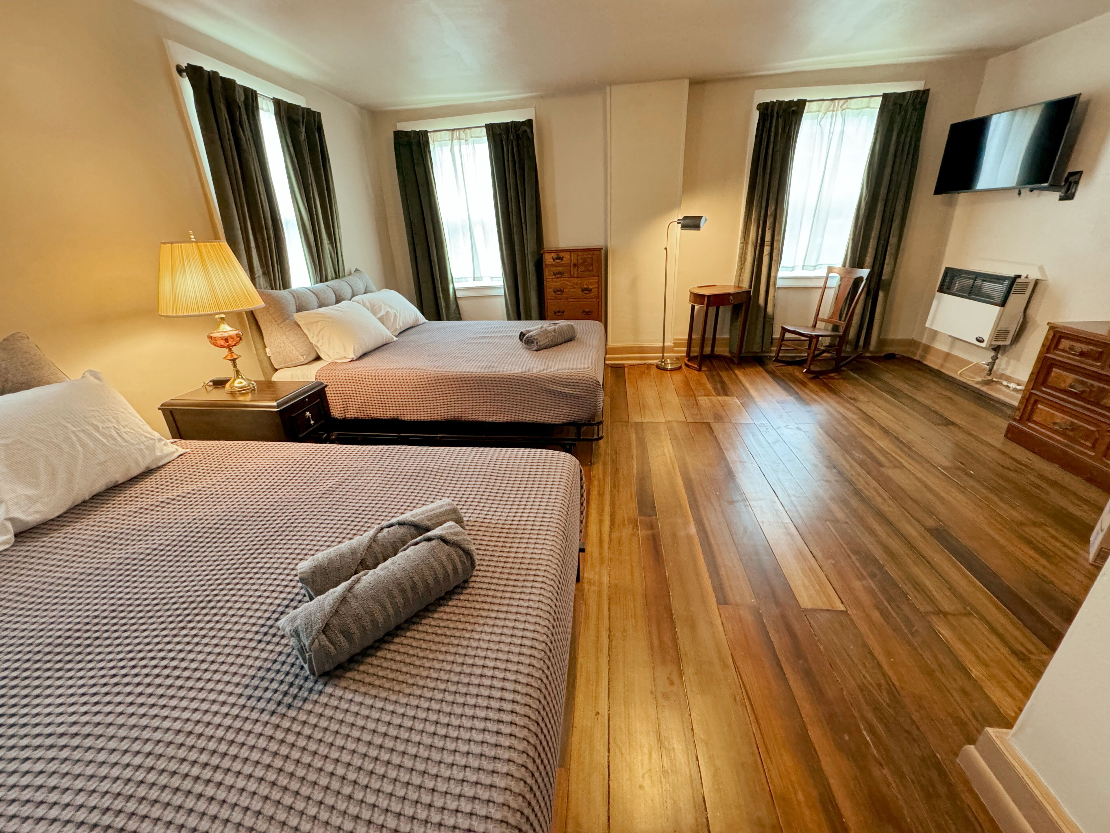 5 habitaciones, escritorio, wifi gratis y ropa de cama 