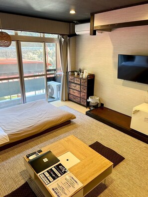 Smart Room | Individually decorated, individually furnished, laptop workspace - yamanoyu (Kirishima)