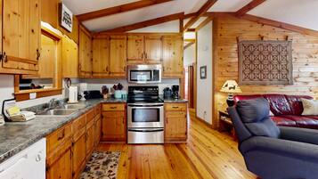 雪櫃、微波爐、焗爐、爐具