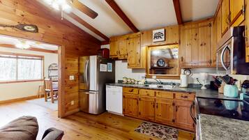 雪櫃、微波爐、焗爐、爐具