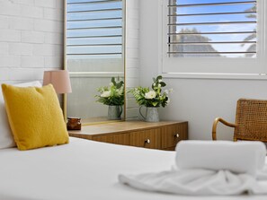 2 bedrooms, iron/ironing board, WiFi, bed sheets - Sea views at Alex Heads. (Sunshine Coast)