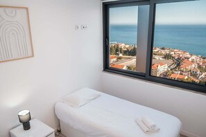 2 makuuhuonetta, silitysrauta/-lauta, internet, vuodevaatteet
