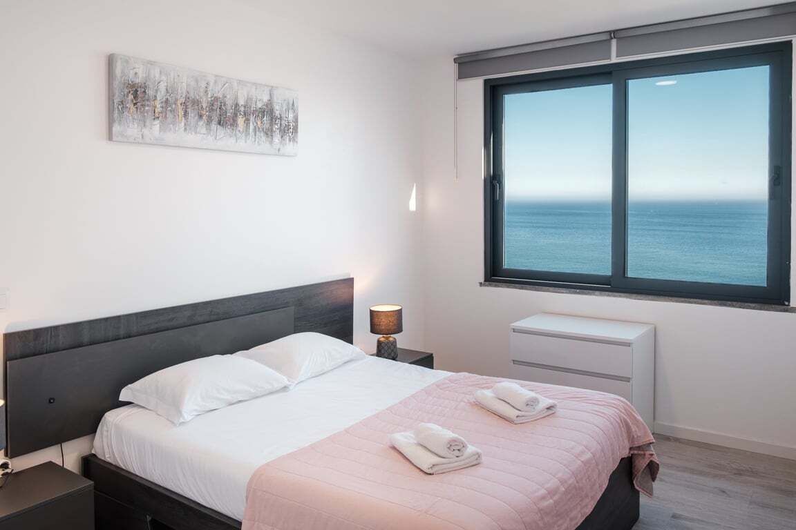 2 多间卧室、熨斗/熨衣板、上网接入、床单