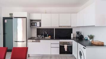 Refrigerador, microondas, horno y lavavajillas