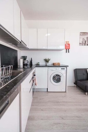 Réfrigérateur, micro-ondes, four, lave-vaisselle