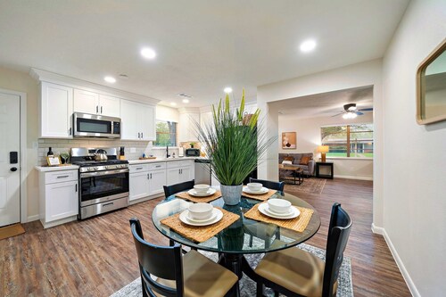 Spacious Family Gem: Private Giant Yard | 4br