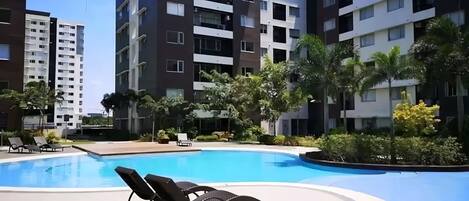 5 kolam renang outdoor