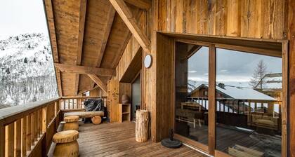 Triplex top of the range flat sleeping 9 with terrace in the heart of the village