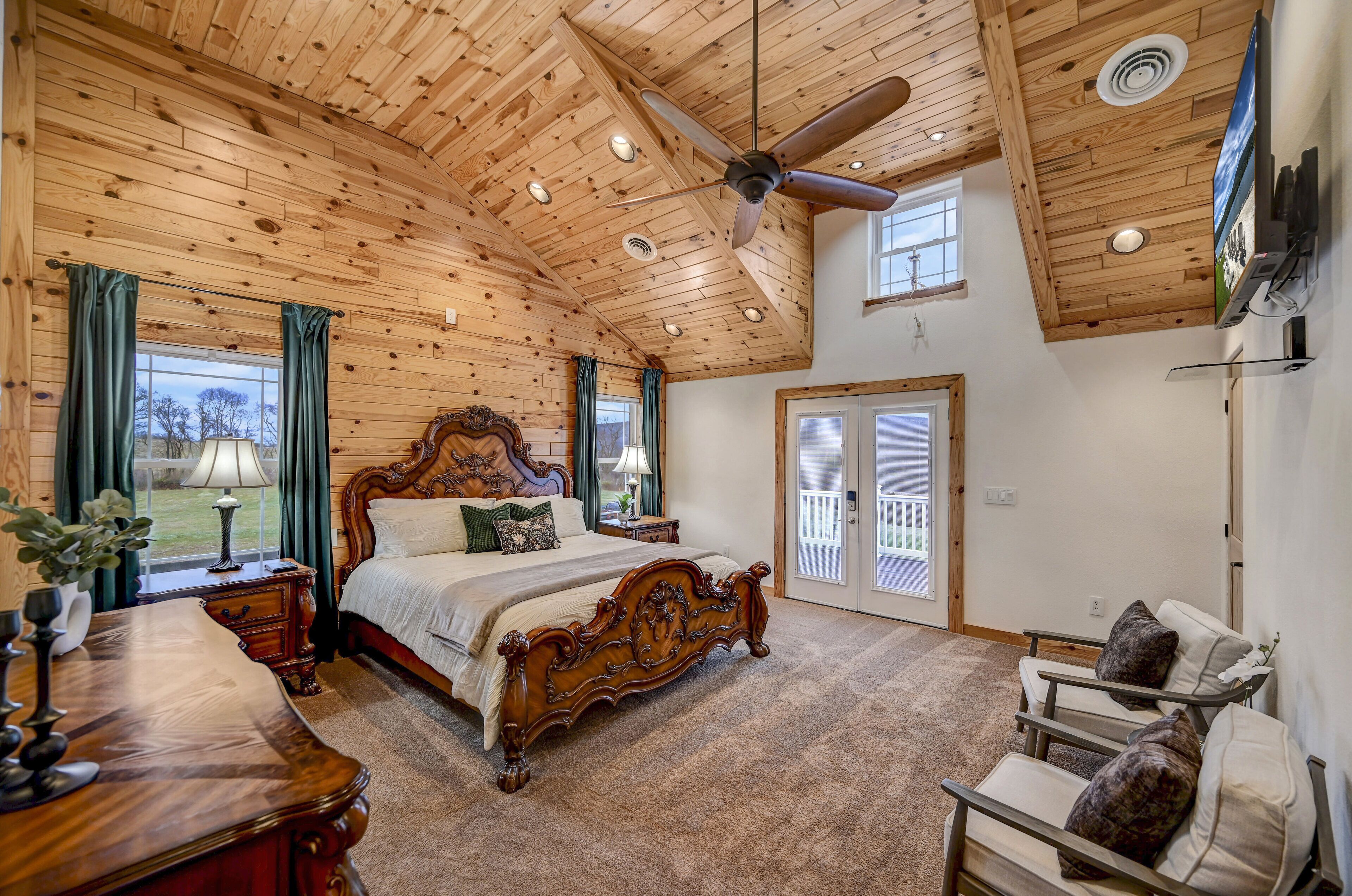 5 bedrooms, desk, travel crib, free WiFi