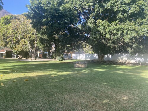 Lake front 3 bedroom house with a very big garden. 