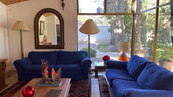 Living area - Lake front 3 bedroom house with a very big garden. (San Juan Cosalá)