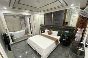 Desk, free WiFi, bed sheets - Bao Ngoc Hotel Phap Van (Hanoi)