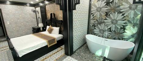 Deluxe Room | Desk, free WiFi, bed sheets