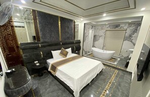 Deluxe Room | Desk, free WiFi, bed sheets - Bao Ngoc Hotel Phap Van (Hanoi)