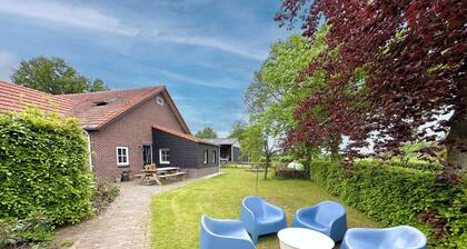 Rural house with 2 bathrooms and a garden