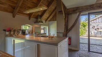 Réfrigérateur, four, plaque de cuisson, lave-vaisselle