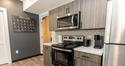 Modern 2 BDR Condo Steps from Tennis & Wellness Center, Pickleball