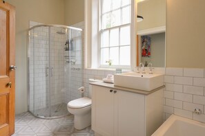 Ympäristöystävälliset hygieniatuotteet, hiustenkuivaaja, pyyhkeet