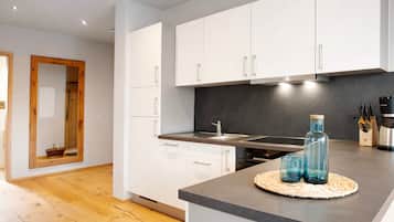 Geladeira, fogão, cooktop, lava-louças