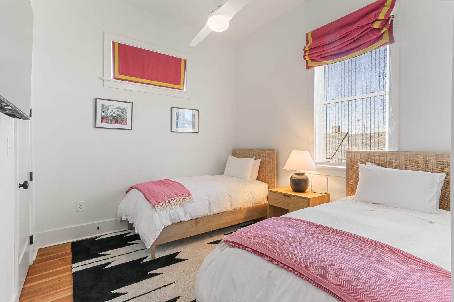 4 Schlafzimmer, Schreibtisch, Bügeleisen/Bügelbrett, Reisekinderbett