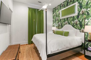 4 chambres, bureau, fer et planche à repasser, lit parapluie