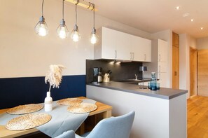 Geladeira, fogão, cooktop, lava-louças