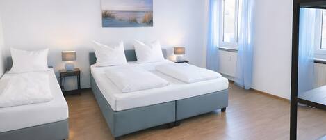 1 habitación, tabla de planchar con plancha, wifi gratis y ropa de cama