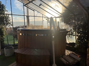 Bain à remous extérieur